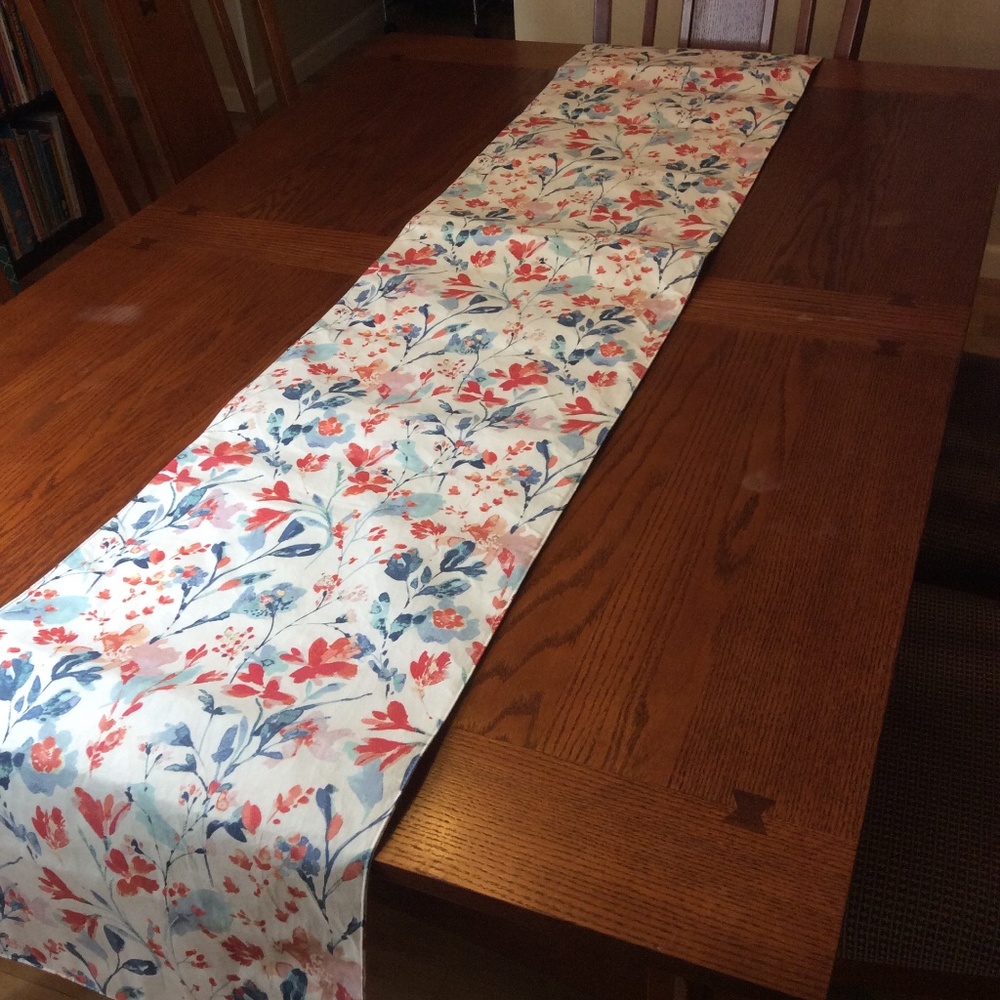 Envogue Floral Table Runner 15" x 90"